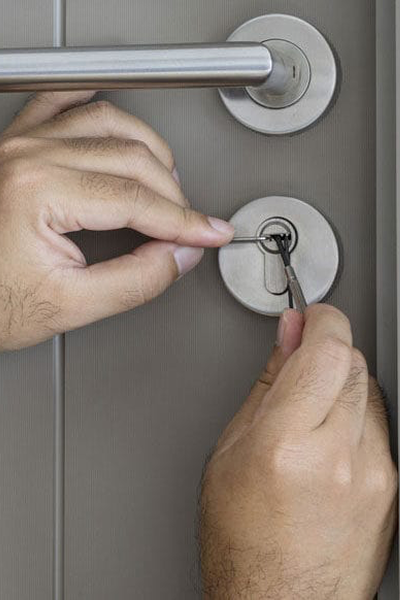 Z&aacute;mečnick&aacute; pohotovost Praha 8.